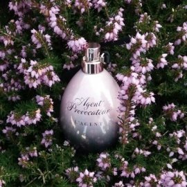 Les Parfums Matières - Fleur de Mûrier - Karl Lagerfeld