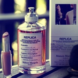 Replica - Lipstick On