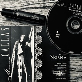 Norma, Priesterin der römischen Göttin Vesta, gesungen von Callas, genannt La Divina.