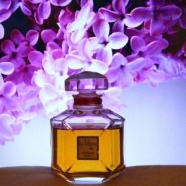Das Original Extrait de Parfum von Corday im Original Baccarat Flakon. Es duftet himmlisch zart.